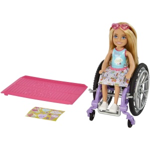 Poupée Chelsea EnfantCado avec fauteuil roulant et rampe d'accès