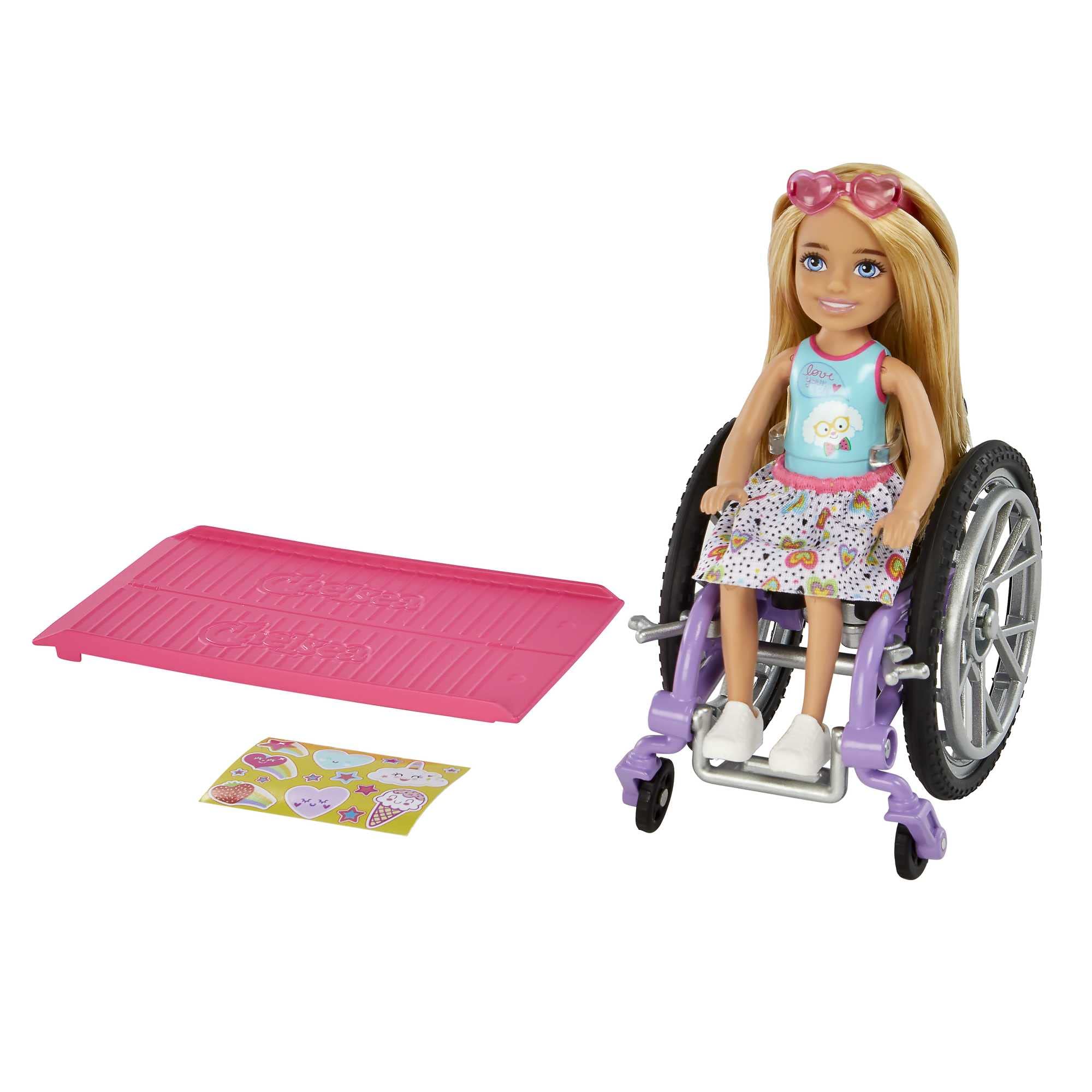 Poupée Chelsea EnfantCado avec fauteuil roulant et rampe d'accès