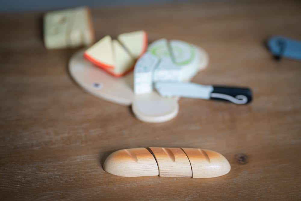 Planche à fromage en bois Tender Leaf EnfantCado avec accessoires – Image 6